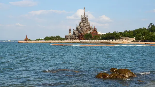 Sanctuary of Truth: a guided wooden-building visit in Pattaya, travel inspiration