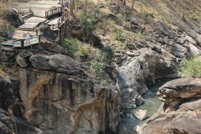 Ob Luang: a gorge walk and a measured national-park stop, travel inspiration