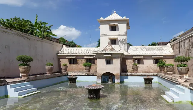 Yogyakarta Taman Sari: water gardens, passages and a careful route, travel inspiration