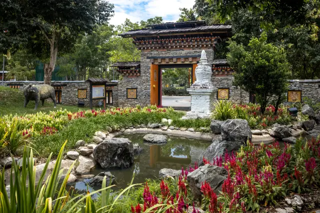 Royal Park Rajapruek: choose a garden route and the royal pavilion, travel inspiration