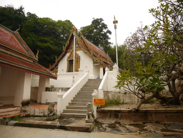 Wat Phra Phutthabat in Saraburi: a considered visit to the sacred footprint, travel inspiration
