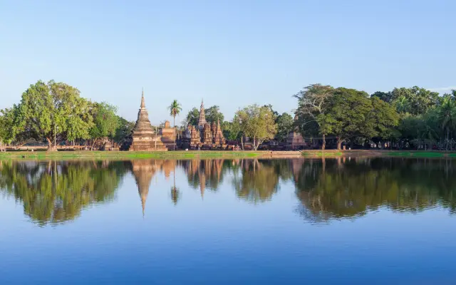 Cycling Sukhothai Historical Park: a short core route and two optional extensions, travel inspiration