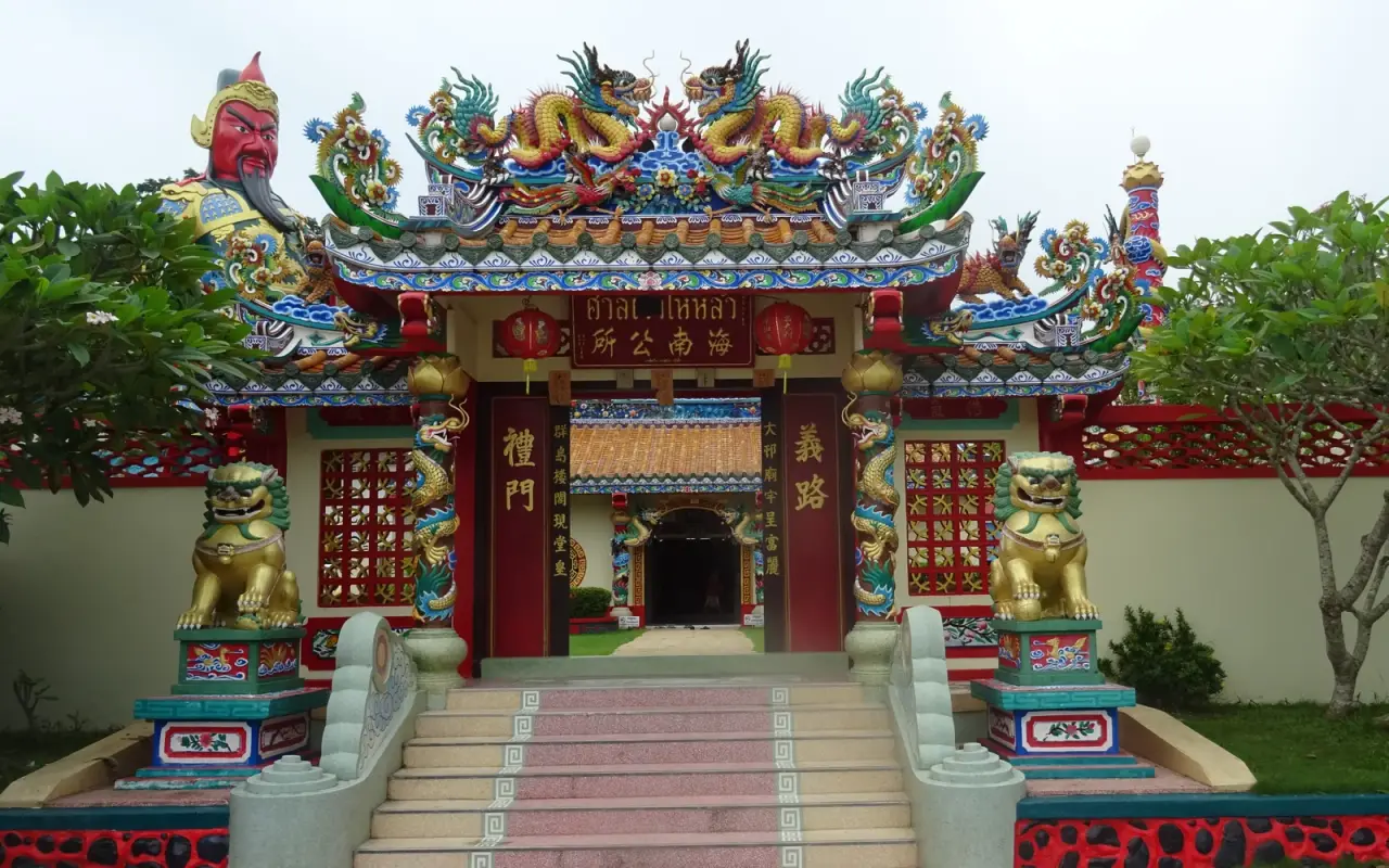 The ornate Chinese entrance to Hainan Temple in Nathon on Koh Samui