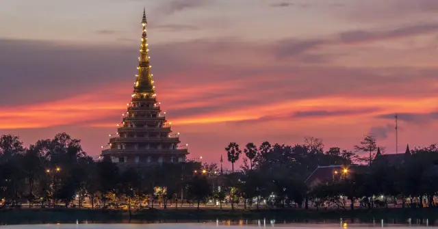 Khon Kaen: Phra Mahathat Kaen Nakhon and a manageable lake walk, travel inspiration