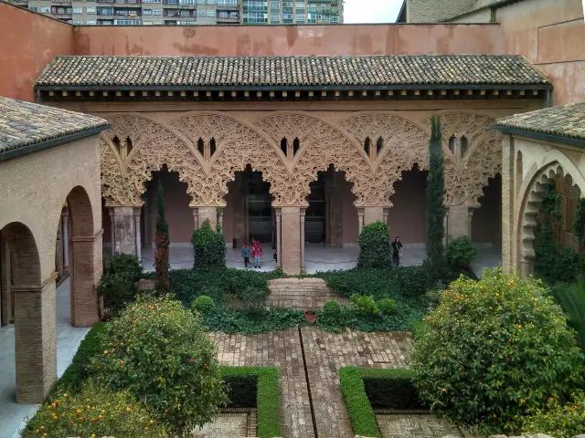 Zaragoza: the Aljafería and Roman Theatre in one day, travel inspiration