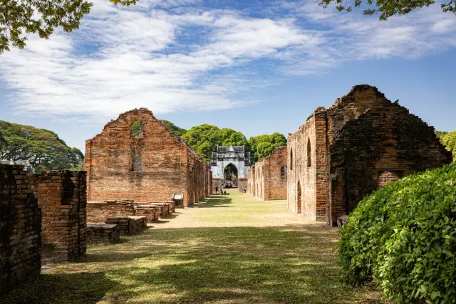 Lopburi through its palace: Phra Narai Ratchaniwet and the national museum, travel inspiration