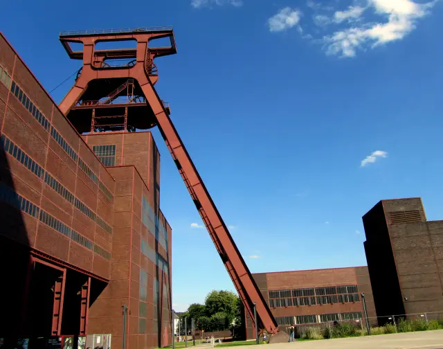 Choose industrial heritage visits by machinery, workers and access