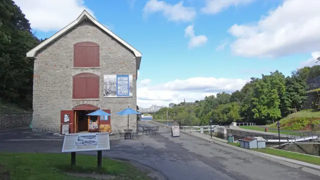 Ottawa Locks and the Bytown Museum: understand the canal at the river, travel inspiration