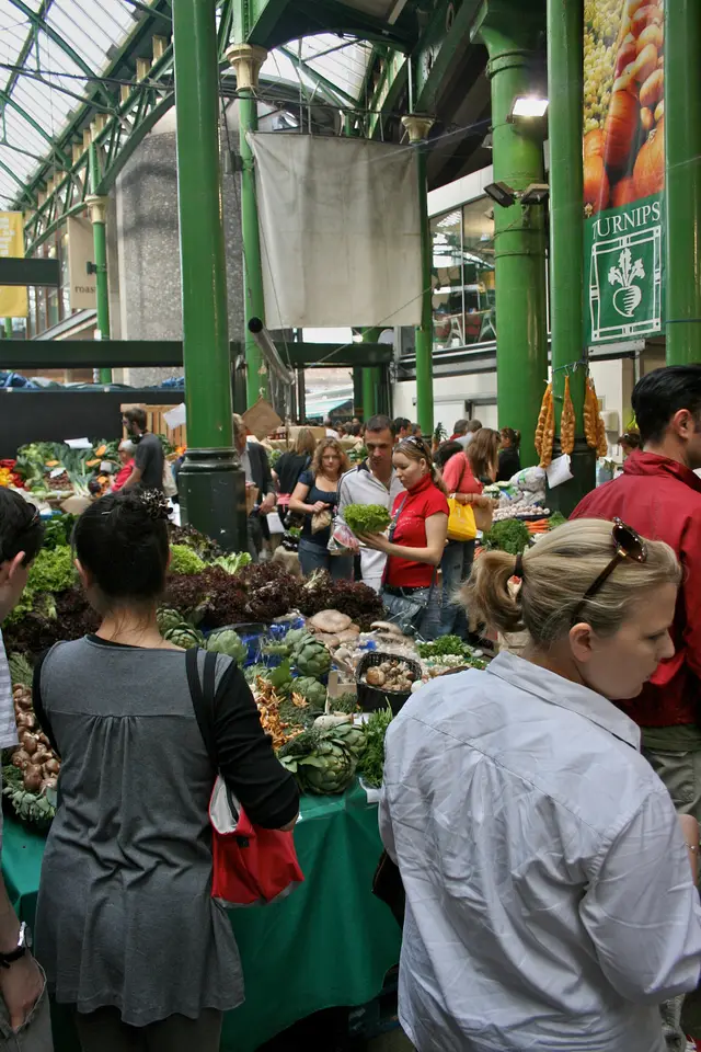 Distinguish a food-market walk from a hands-on cooking experience