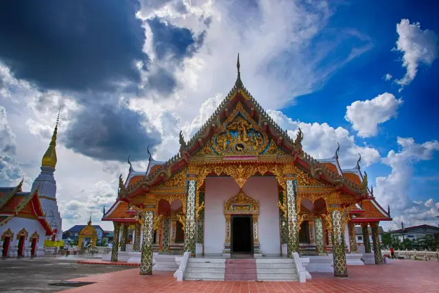 Sakon Nakhon: Phra That Choeng Chum and Nong Han, travel inspiration