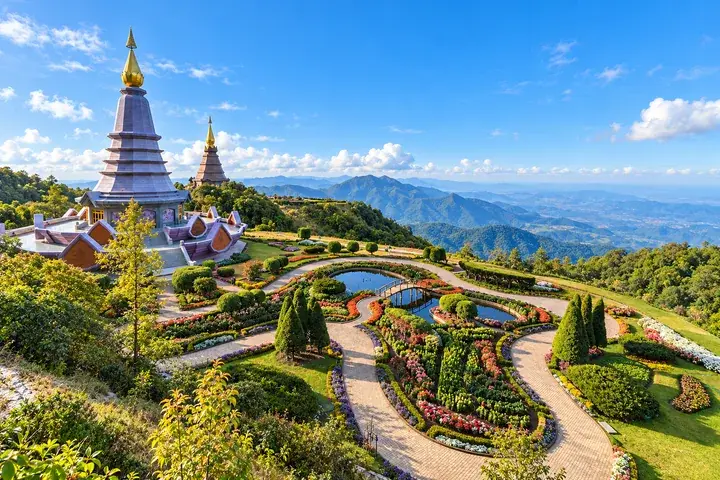 Golden temples and mountain scenery in Chiang Mai, Thailand