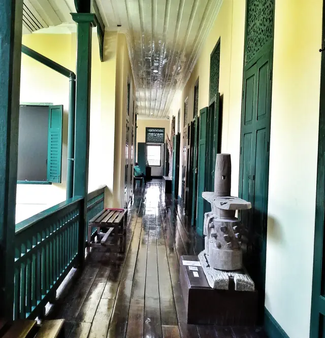 Ubon Ratchathani: Wat Thung Si Mueang library and National Museum, travel inspiration