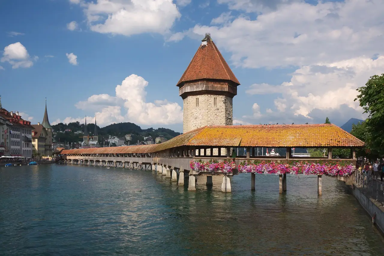 Lucerne’s Chapel Bridge and Water Tower beside the river in daylight