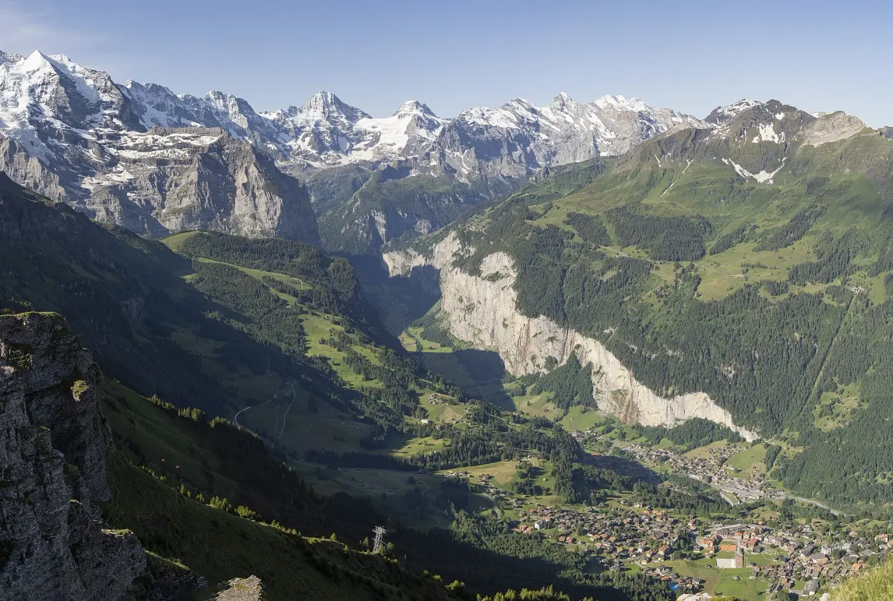 Mountain ridges and green slopes above the Lauterbrunnen valley in Switzerland