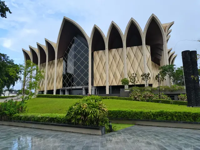 Kuching Borneo Cultures Museum: galleries and a riverfront finish, travel inspiration
