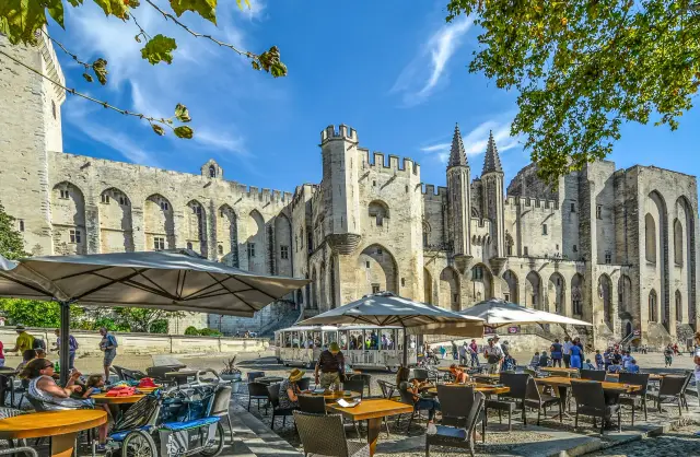 Avignon: Palais des Papes and the bridge in one day, travel inspiration