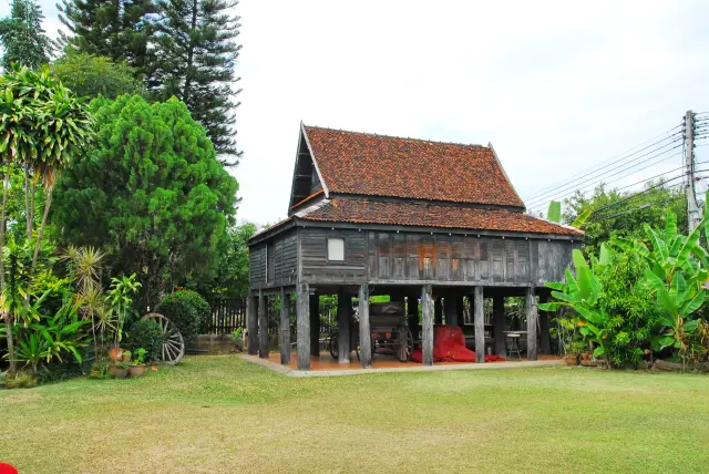Ban Sao Nak: a Lampang teak-house visit with time for details, travel inspiration