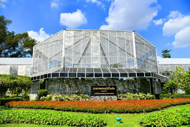 Suan Luang Rama IX: a Bangkok garden day around the lake, travel inspiration