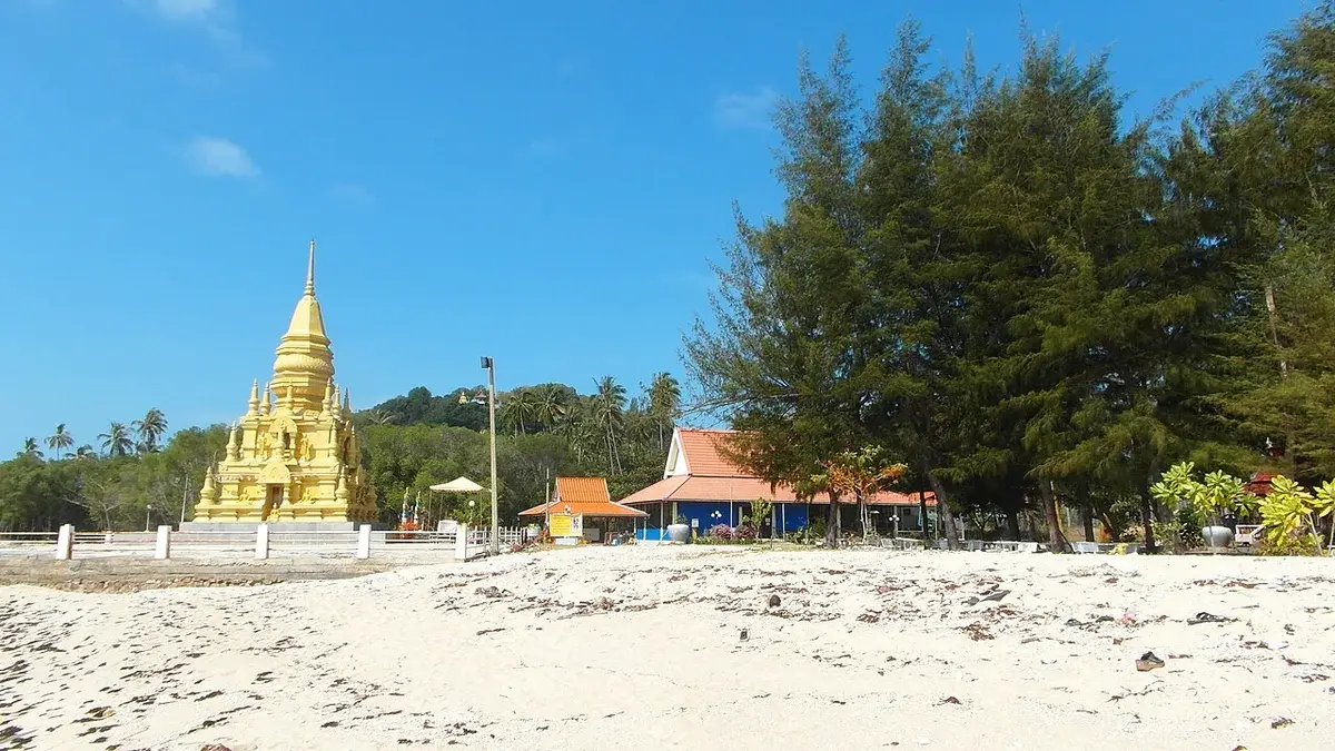 Golden Laem Sor Pagoda beside the beach on southern Koh Samui