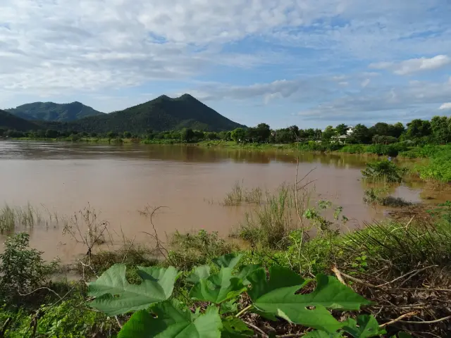 Kaeng Khut Khu from Chiang Khan: a Mekong outing shaped by water levels, travel inspiration