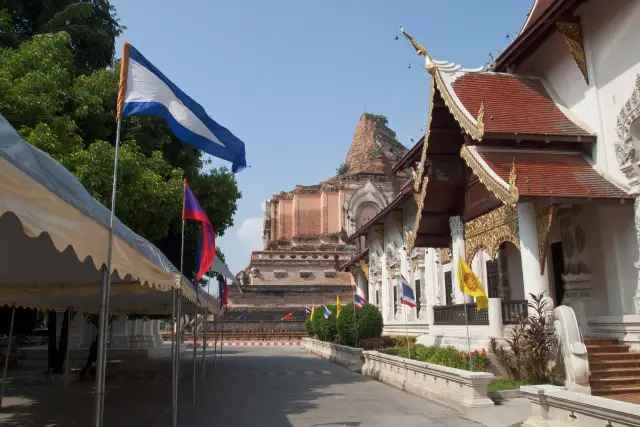 Wat Chedi Luang: read Chiang Mai’s great ruined chedi, travel inspiration