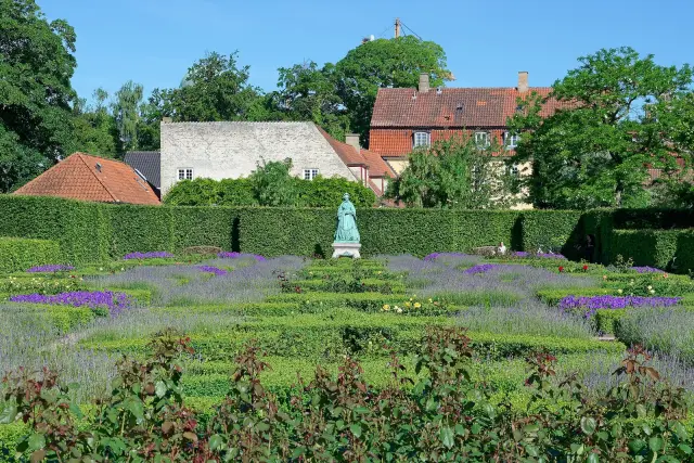 Copenhagen Rosenborg: castle treasures and the King’s Garden, travel inspiration