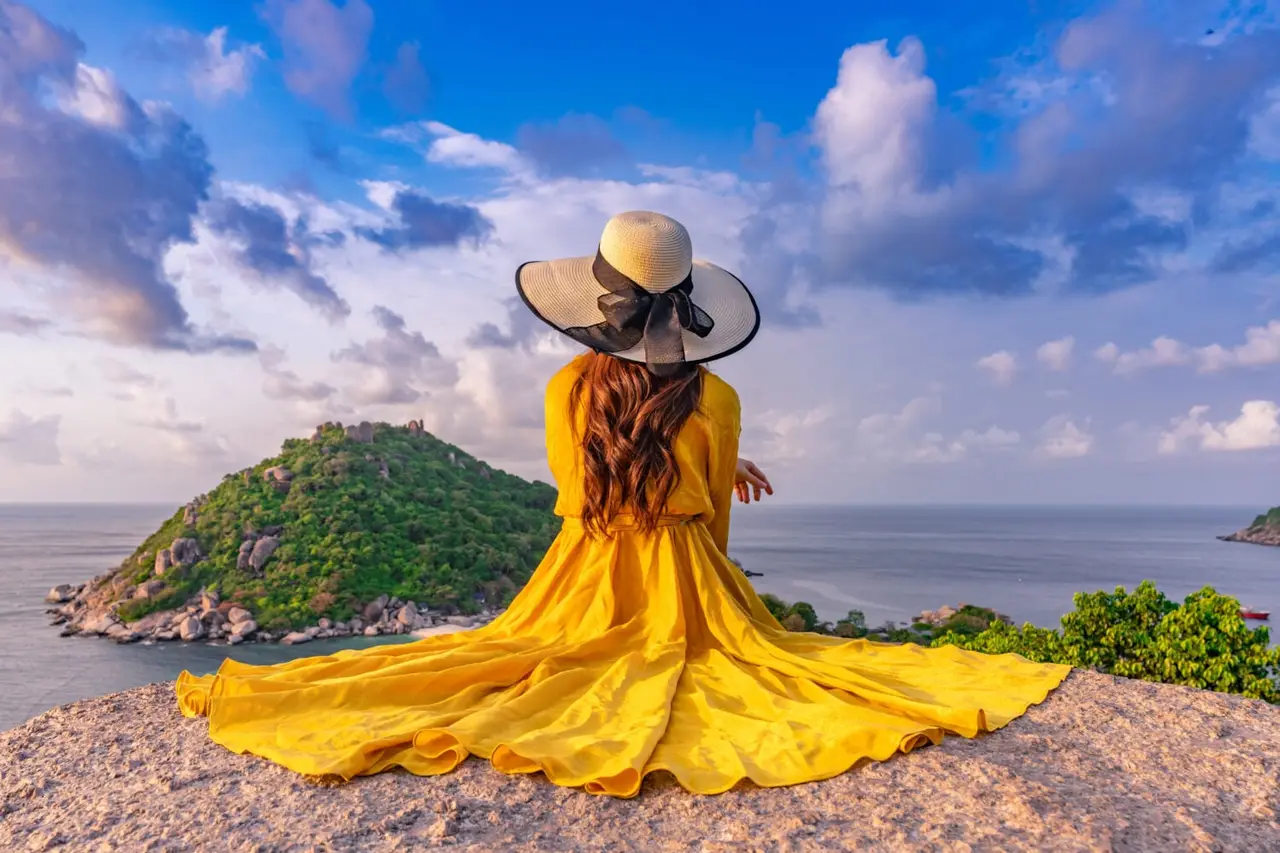 The Koh Nang Yuan viewpoint overlooking its three islands