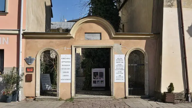 Kraków Kazimierz: synagogue visits and a thoughtful neighbourhood walk, travel inspiration